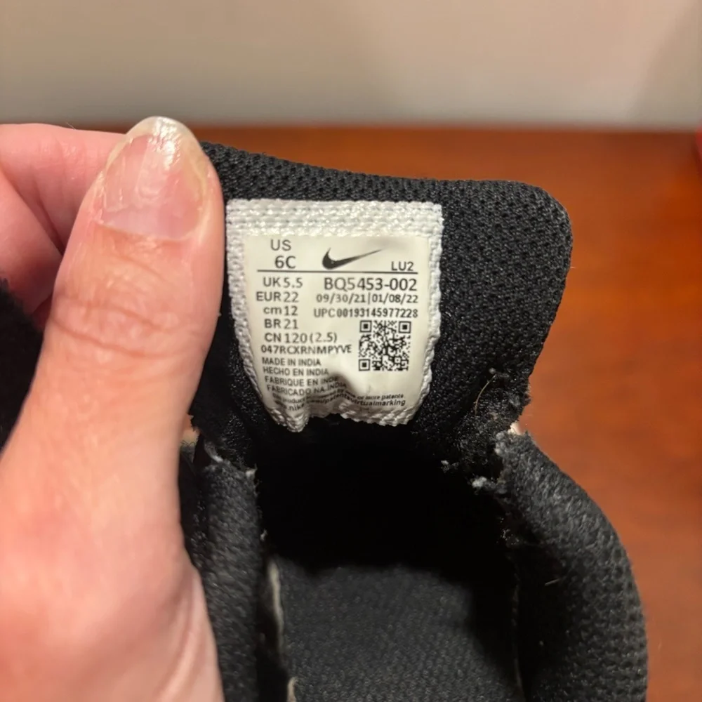 Nike Court Borough Low 2 TD in Black and White Child Size 6